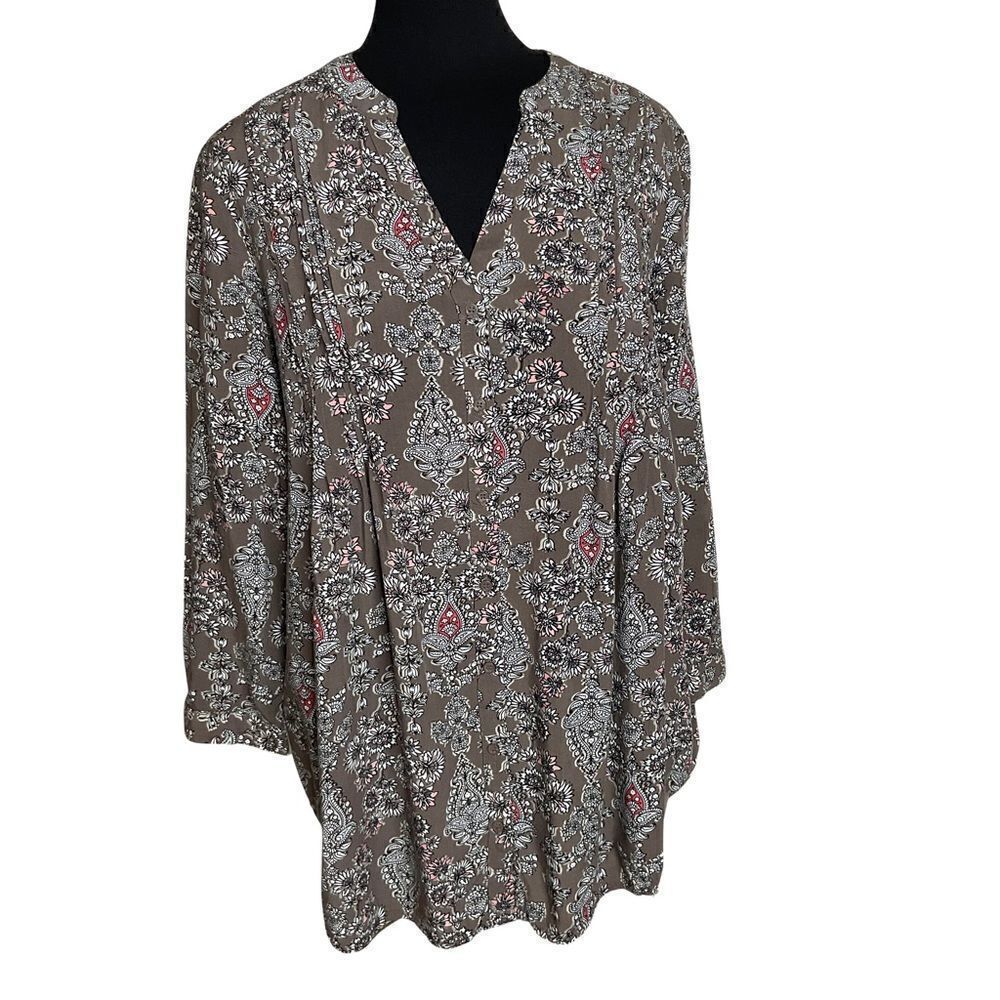 ST John's Bay woman’s Tunic Top Size S Pleated Front 3/4 Sleeve Floral P…